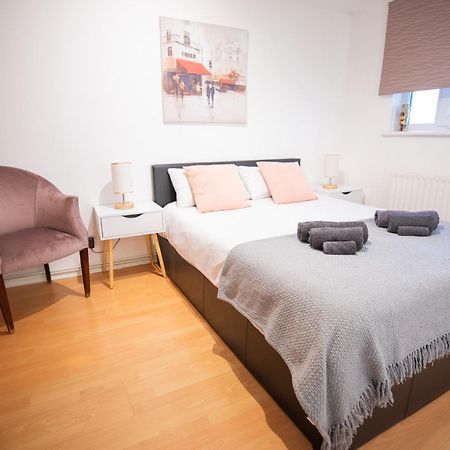 Bright And Spacious One Bedroom Apparment, Free Parking Londres Extérieur photo